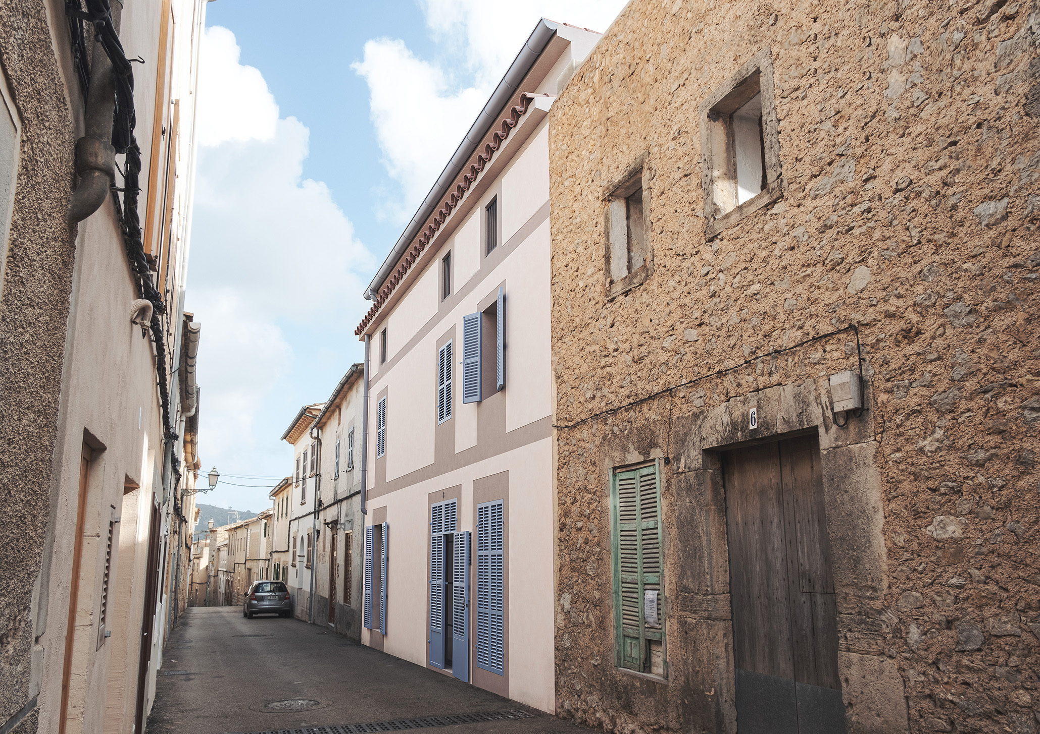 Façana d’un coliving a Artà